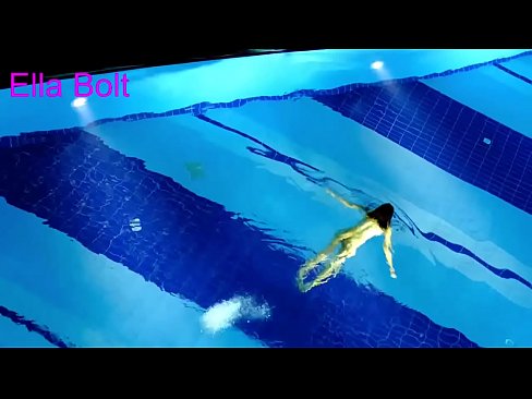 ❤️ No puedo dejar de mirar, joven rubia pillada nadando desnuda en la piscina del complejo ELLA BOLT ️❌ Video de porno en es.3dhentaix.ru ❌️