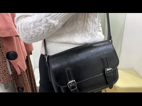 ❤️ Masturbación pública de la joven zorra FeralBerry con un consolador en el probador ️❌ Video de porno en es.3dhentaix.ru ❌️