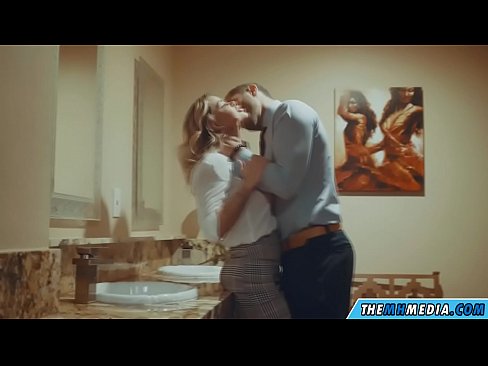 ❤️ Cuando una rubia tetona te seduce en un baño público ️❌ Video de porno en es.3dhentaix.ru ❌️